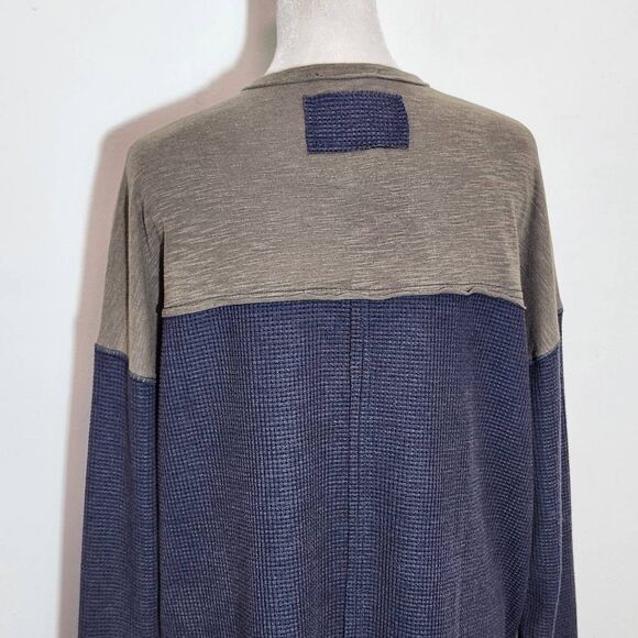 In Loom Charcoal Gray Colorblock Oversized Waffle Knit Henley Top NWT Size Small - Picture 7 of 11